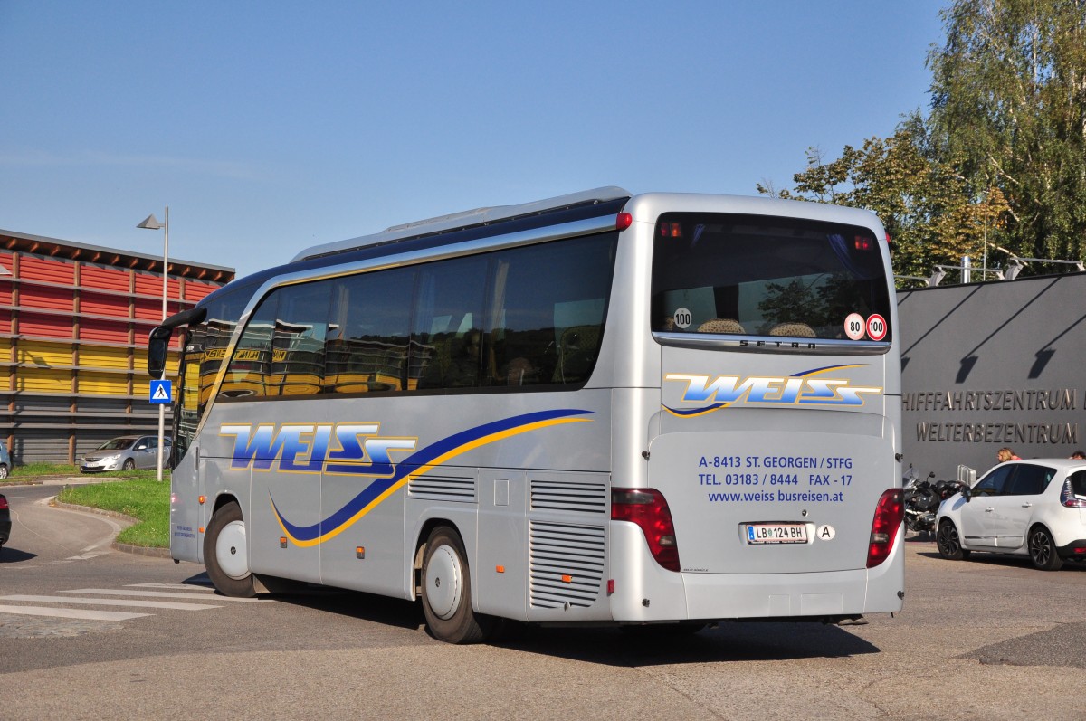 Setra 411 HD von Weiss Reisen aus �sterreich am 28.9.2014 in Krems.