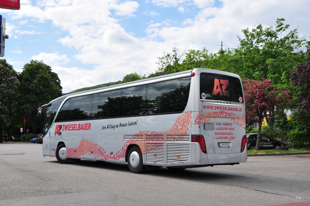 Setra 411 HD von Zwieselbauer Reisen aus �sterreich am 17.5.2015 in Krems.