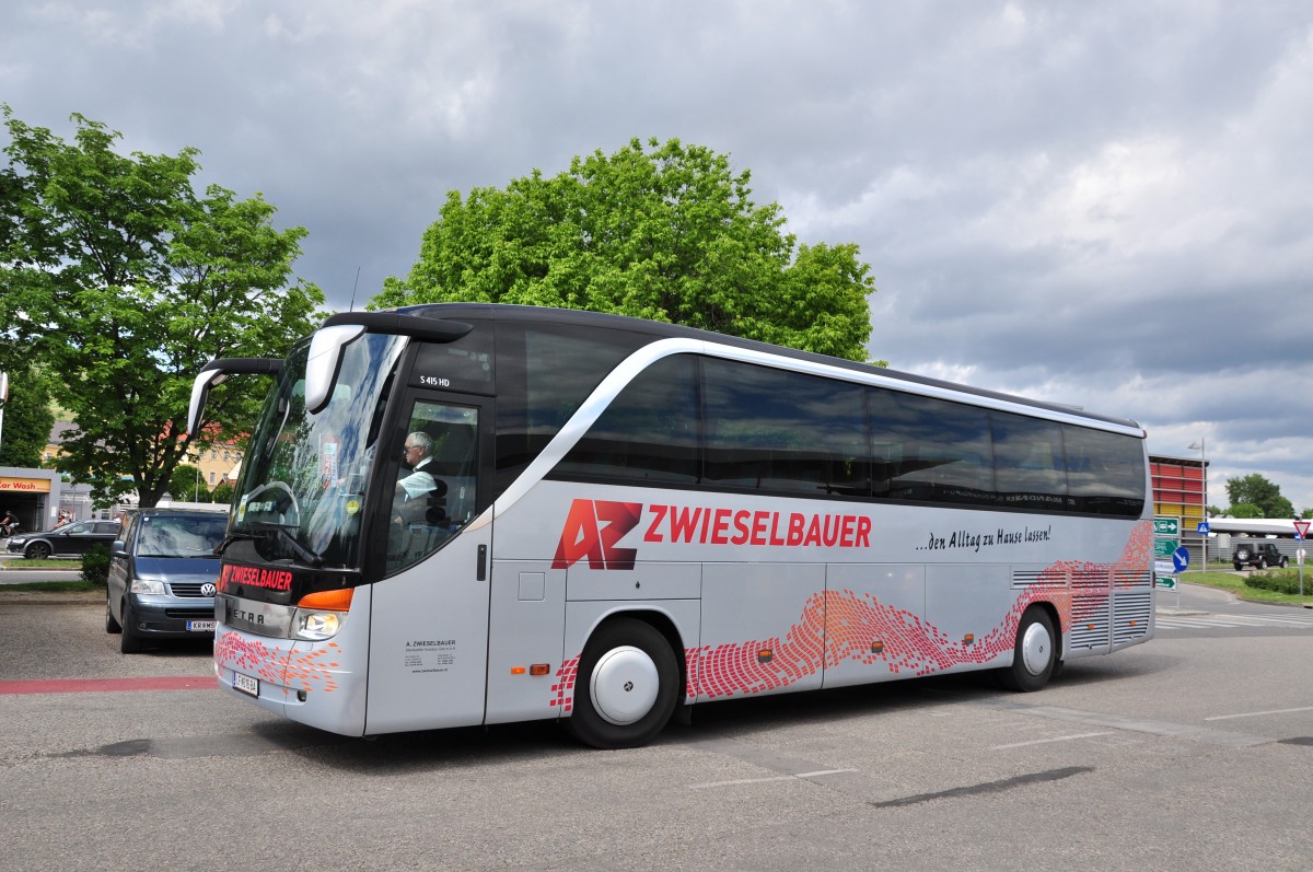 Setra 411 HD von Zwieselbauer Reisen aus �sterreich am 17.5.2015 in Krems.