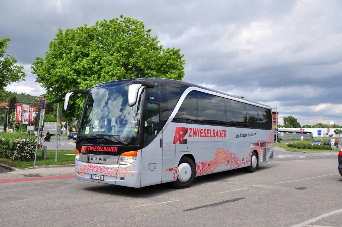 Setra 411 HD von Zwieselbauer Reisen aus �sterreich am 17.5.2015 in Krems.