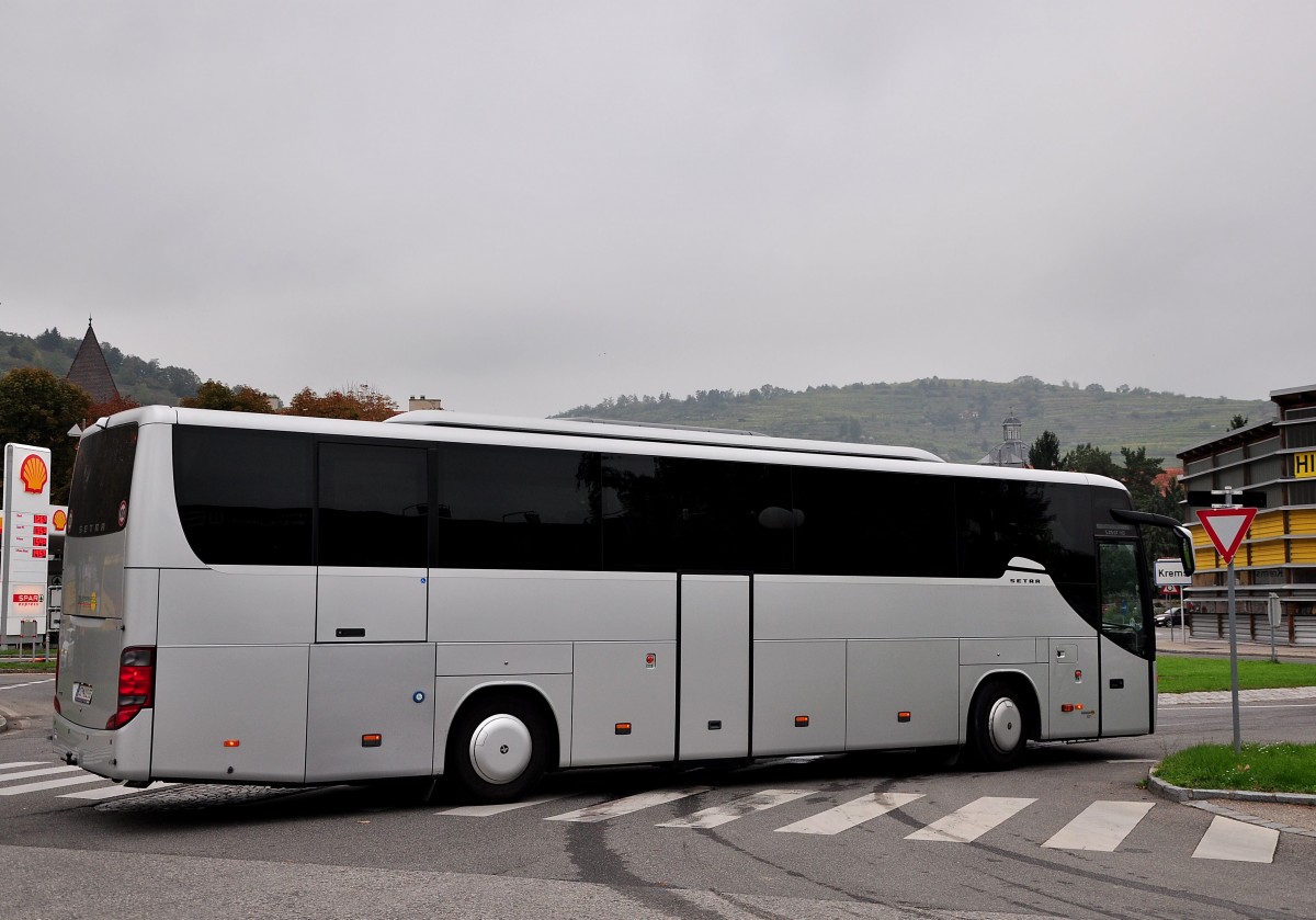 Setra 415 GT-HD von Busreisen Heiss aus �asterreich am 11.Okt.2014 in Krems unterwegs.