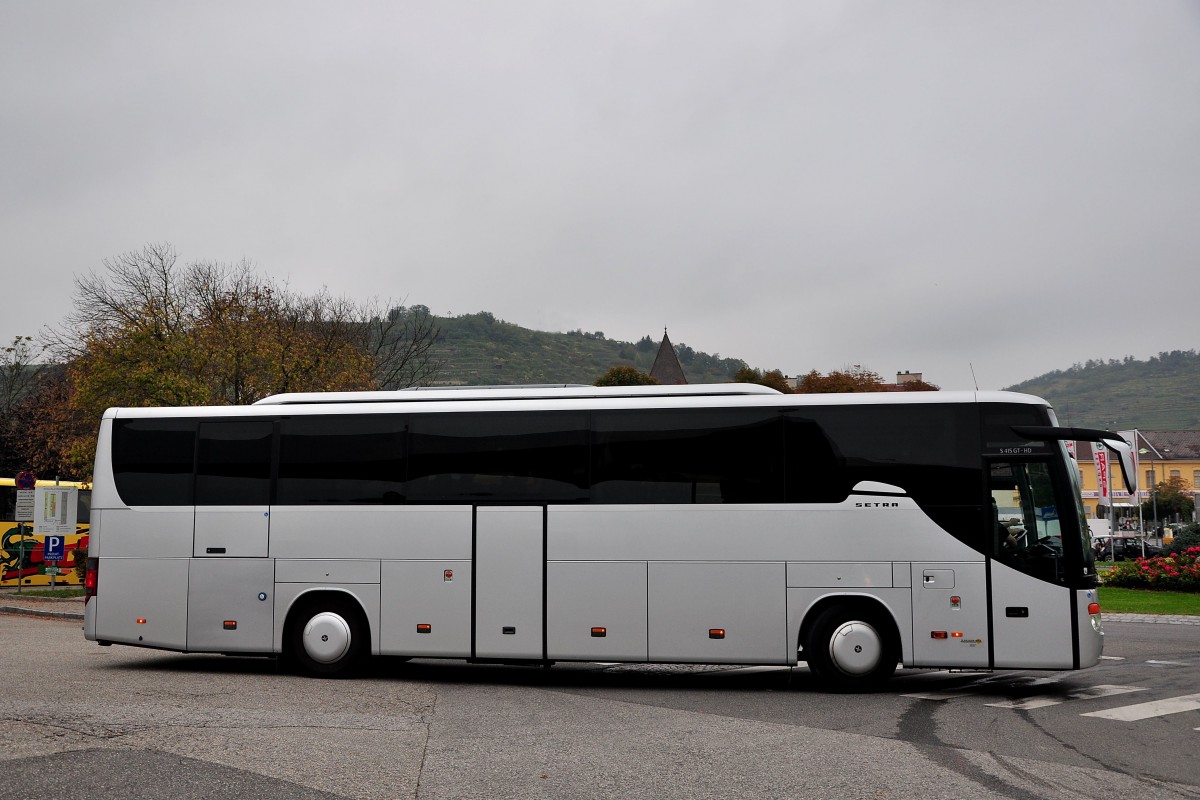 Setra 415 GT-HD von Busreisen Heiss aus �asterreich am 11.Okt.2014 in Krems unterwegs.