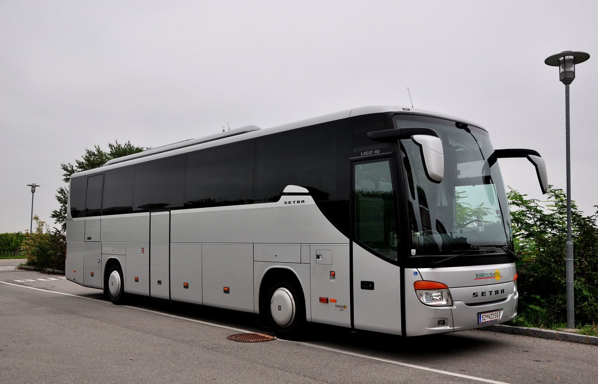 Setra 415 GT-HD von Busreisen Heiss aus �asterreich am 11.Okt.2014 in Krems unterwegs.