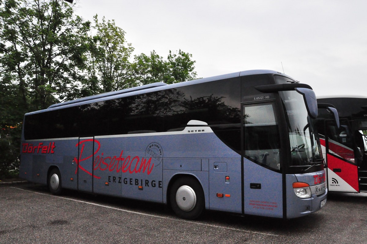 Setra 415 GT-HD von D�rfelt Reisen aus der BRD im Mai 2015 in Krems gesehen.