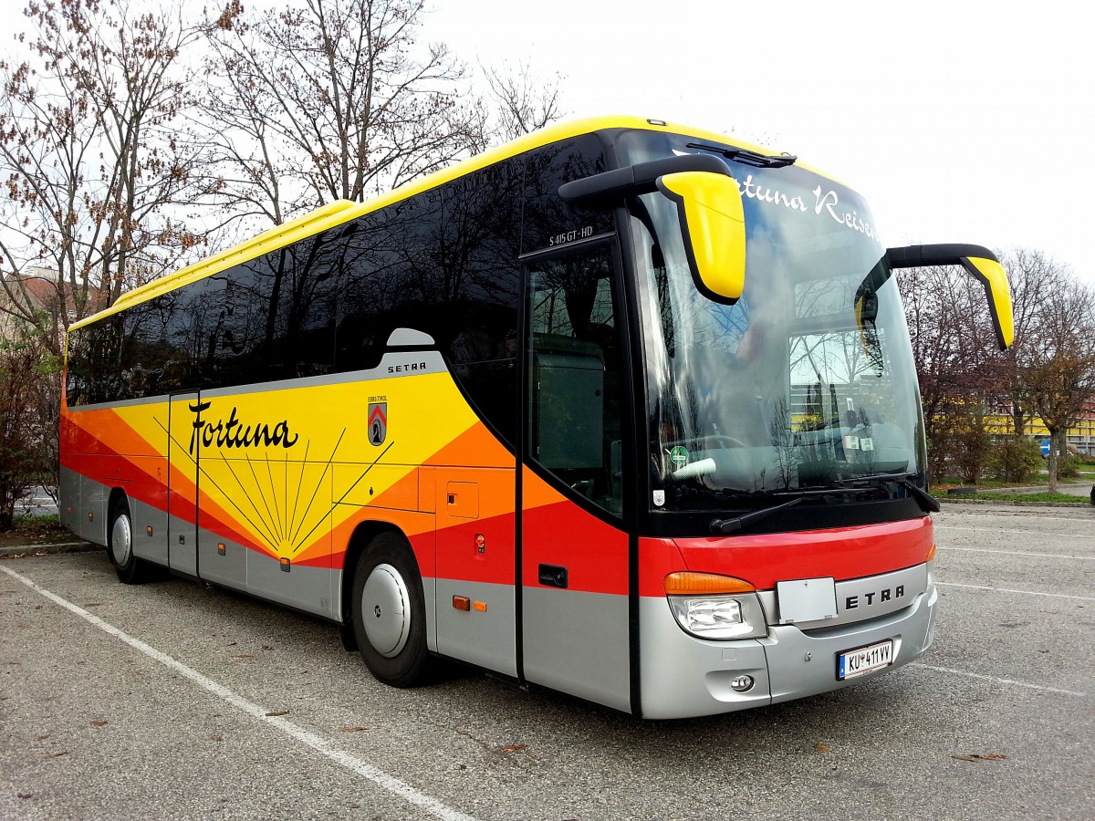 Setra 415 GT-HD von Fortuna Reisen aus �sterreich am 16.11.2014 in Krems.