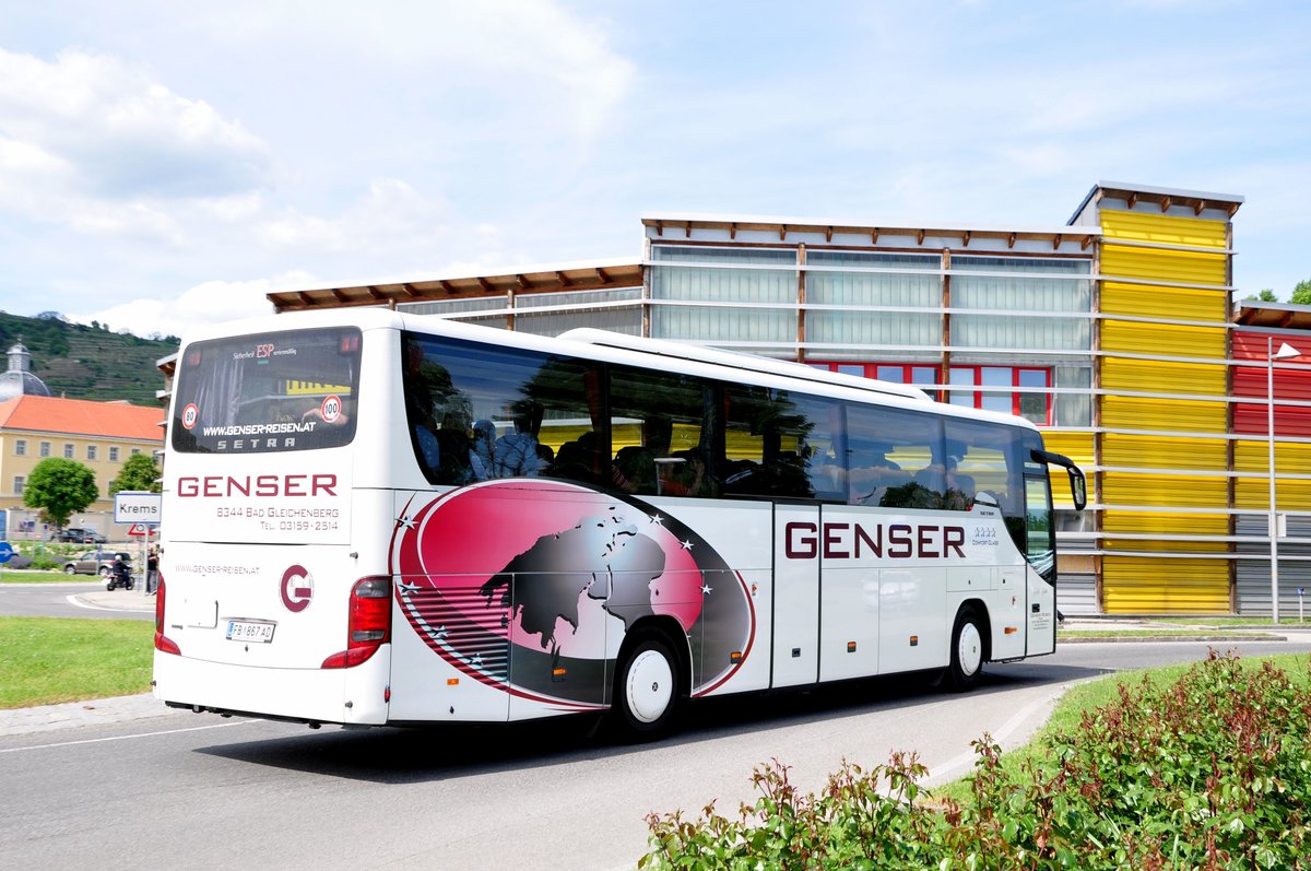 Setra 415 GT-HD von Genser Reisen aus �sterreich in Krems gesehen.