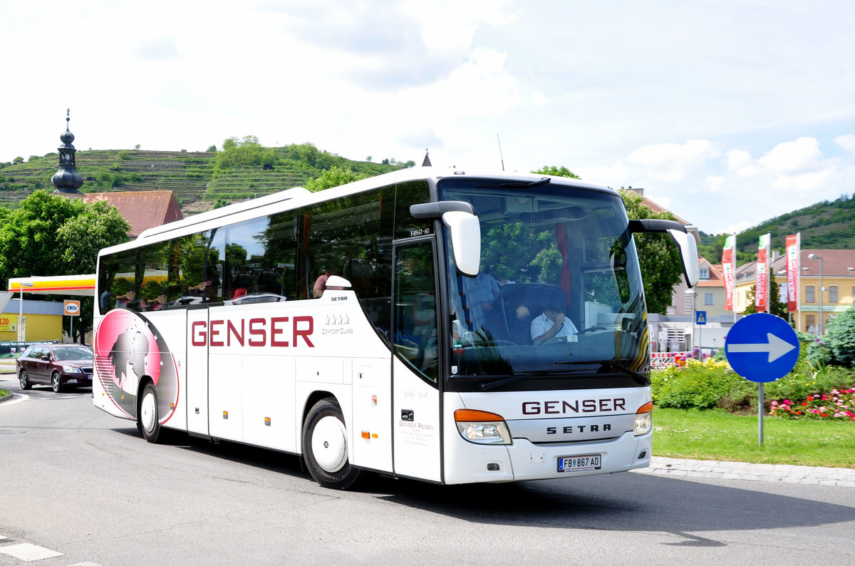 Setra 415 GT-HD von Genser Reisen aus �sterreich in Krems gesehen.