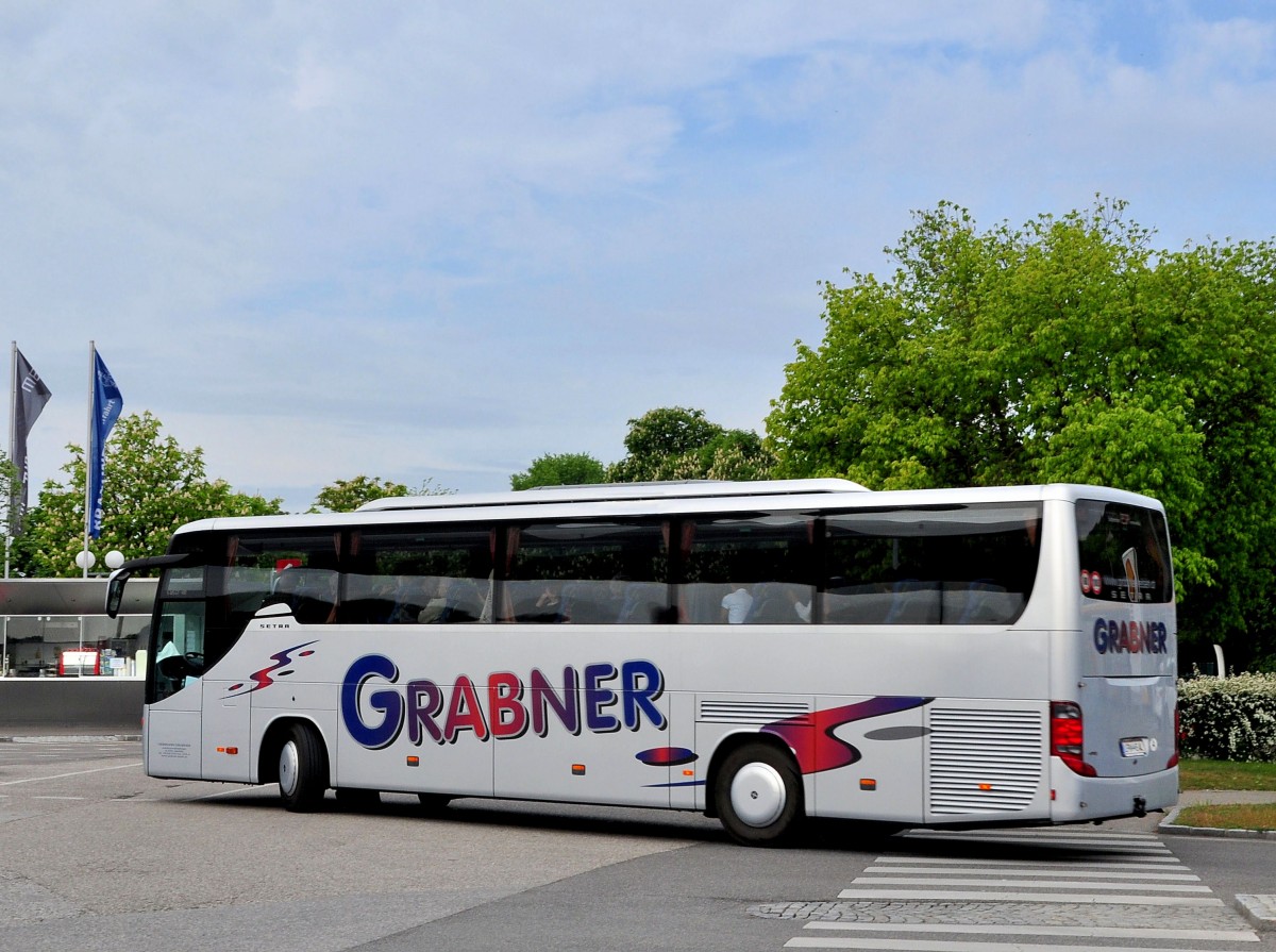 Setra 415 GT-HD von Grabner Reisen / �sterreich im Mai 2014 in Krems gesehen.