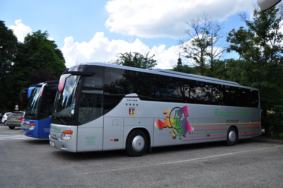 Setra 415 GT-HD von Hans Pl�ssnig Reisen aus �sterreich in Krems gesehen.