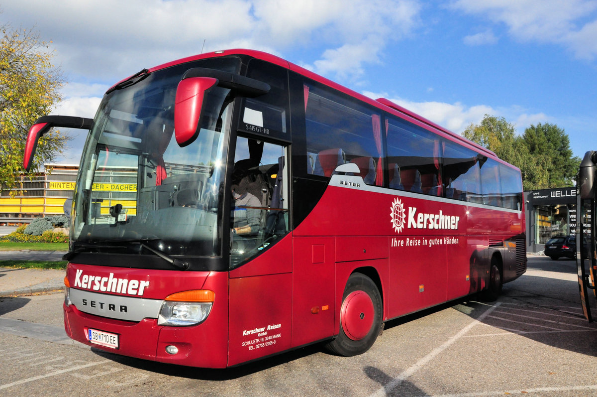 Setra 415 GT-HD von Kerschner Reisen aus �sterreich in Krems gesehen.
