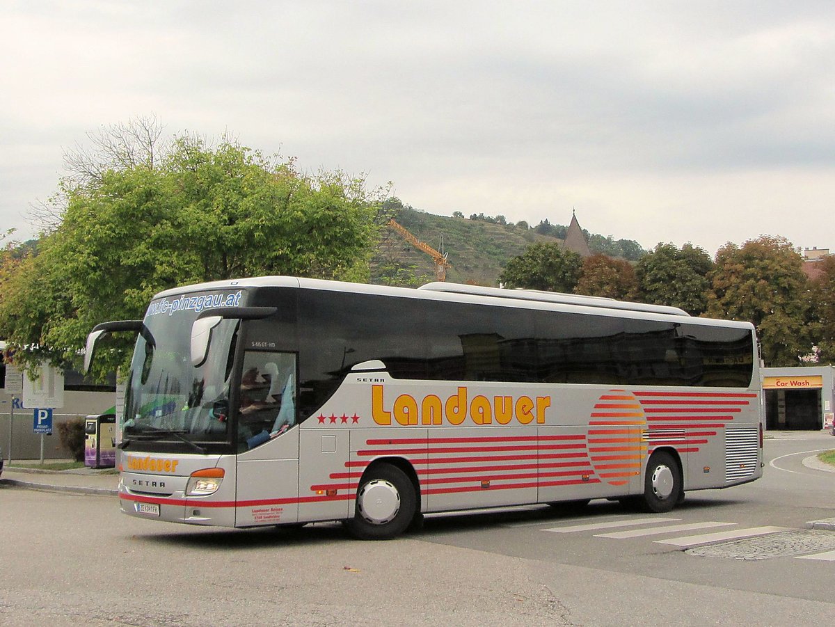 Setra 415 GT-HD von Landauer Reisen aus �sterreich in Krems gesehen.