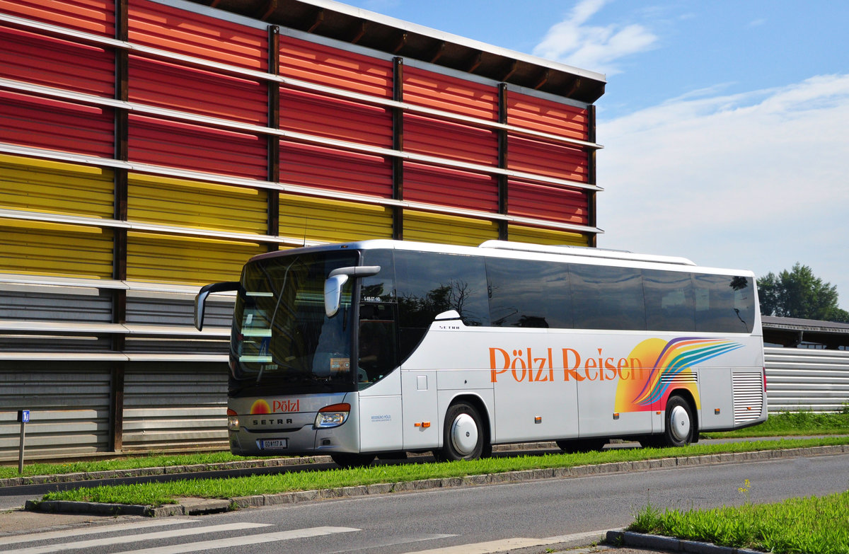 Setra 415 GT-HD von P�lzl Reisen in Krems gesehen.