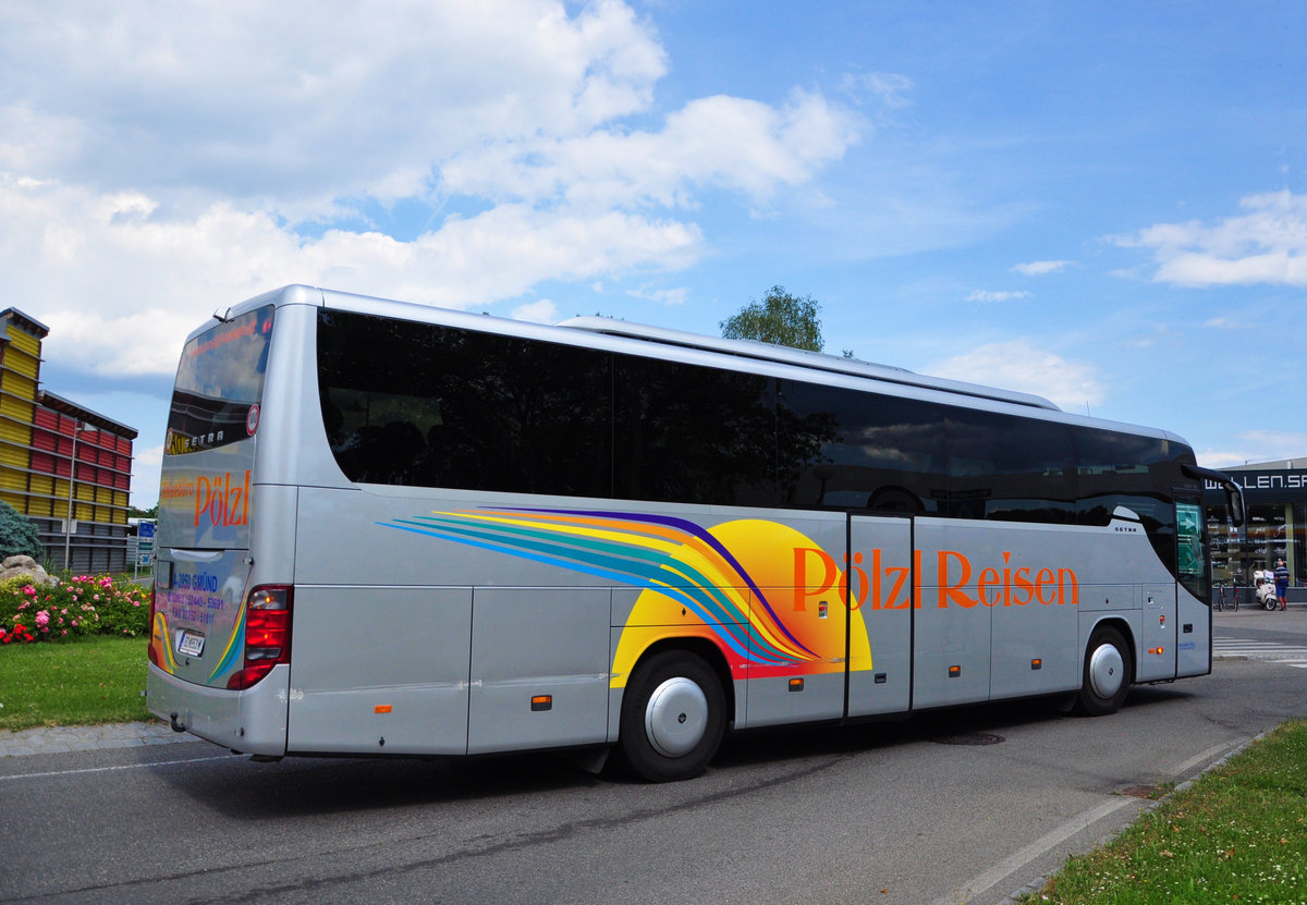 Setra 415 GT-HD von Plzl Reisen aus sterreich in Krems gesehen.