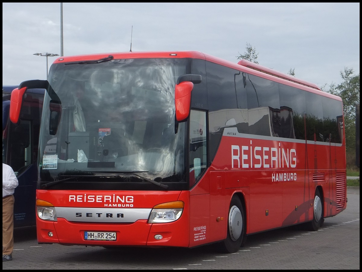 Setra 415 GT-HD vom Reisering Hamburg aus Deutschland bei der Rastst�tte Fuchsberg.