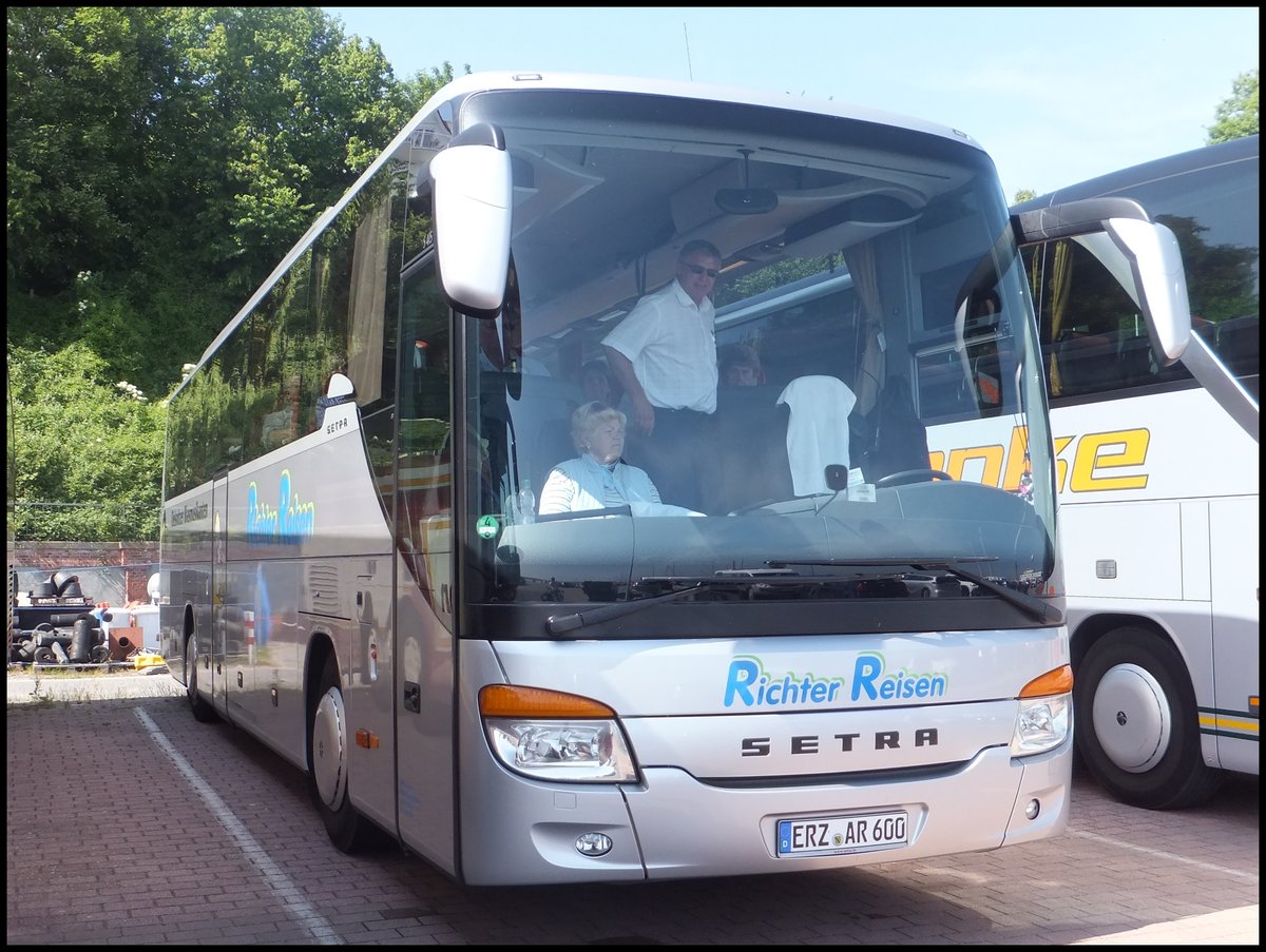 Setra 415 GT-HD von Richter Reisen aus Deutschland im Stadthafen Sassnitz.