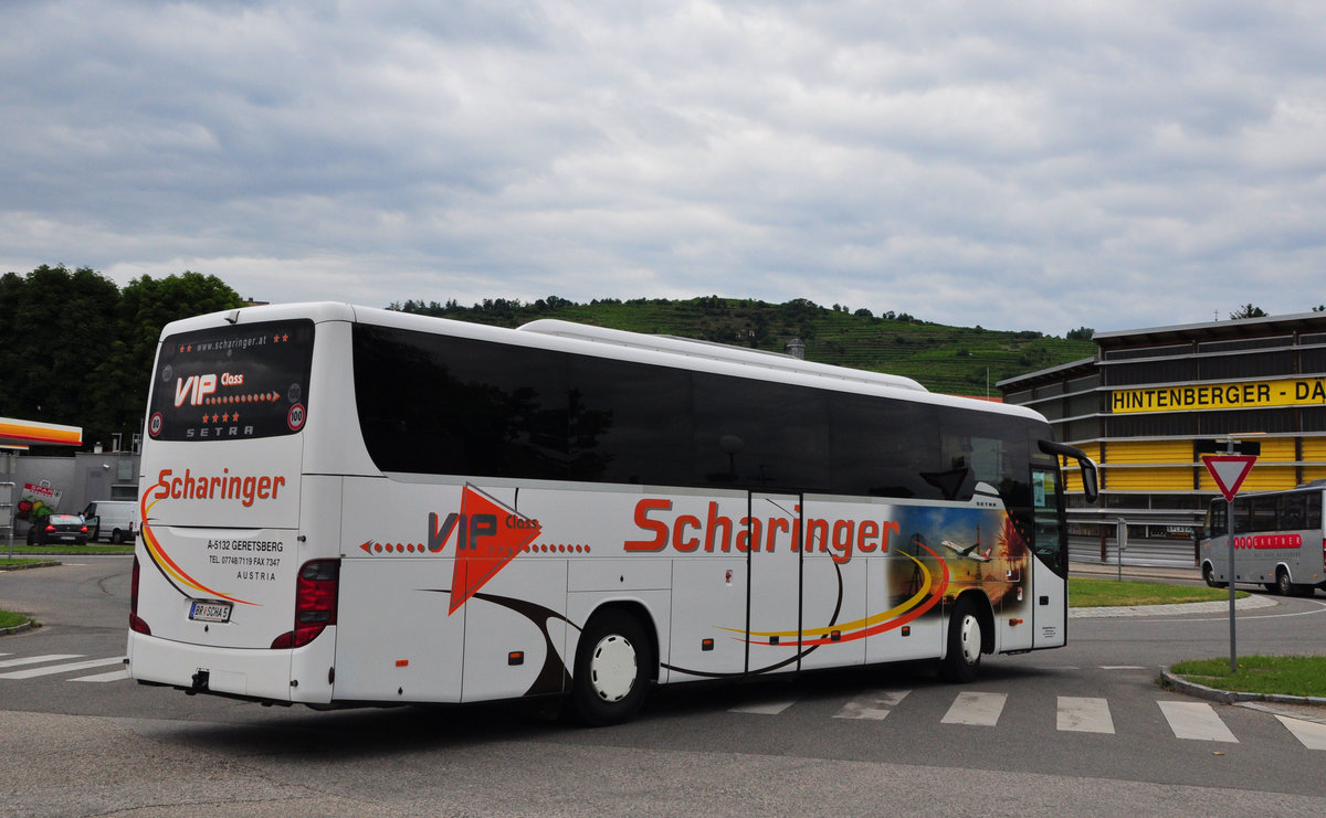 Setra 415 GT-HD von Scharinger Reisen aus �sterreich in Krems gesehen.