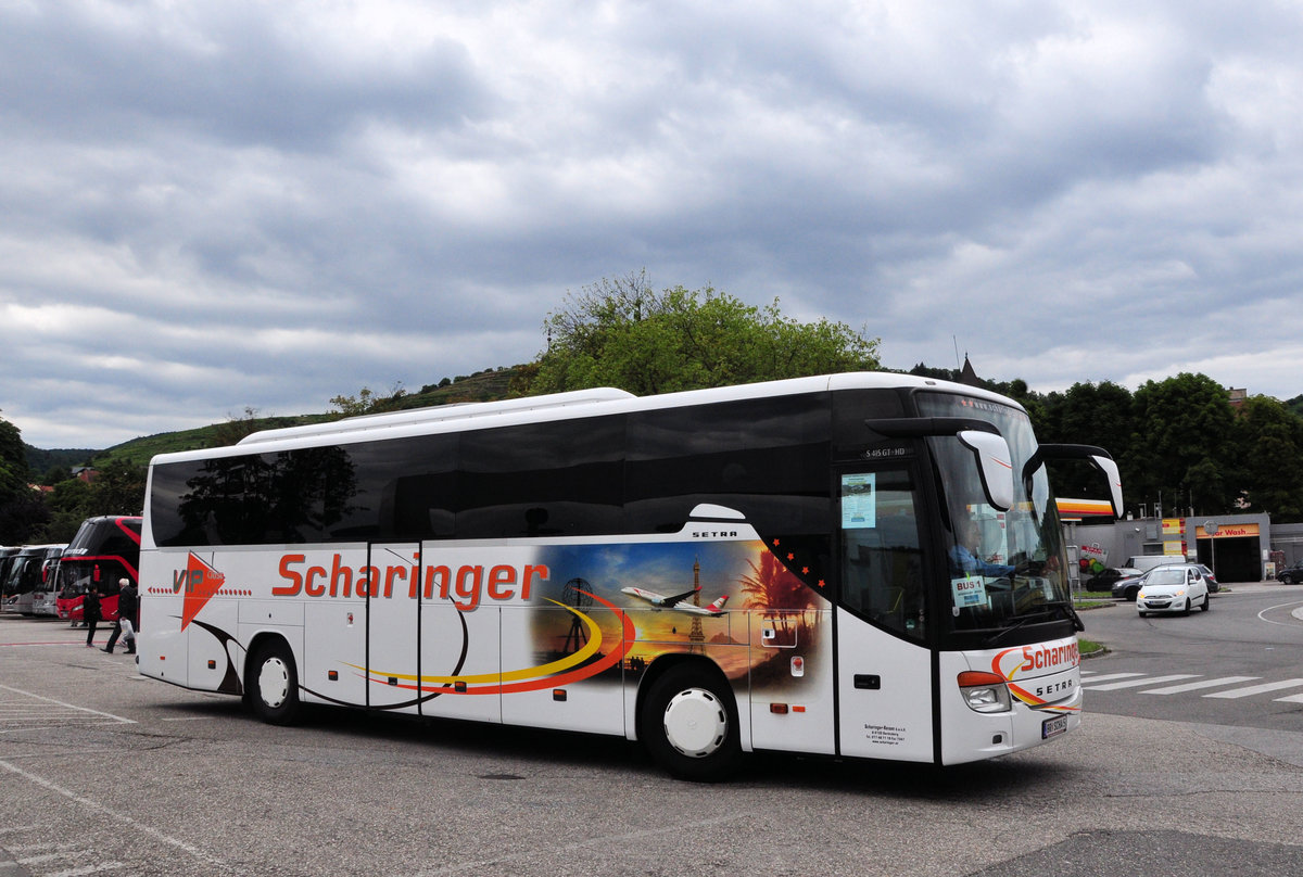 Setra 415 GT-HD von Scharinger Reisen aus �sterreich in Krems gesehen.