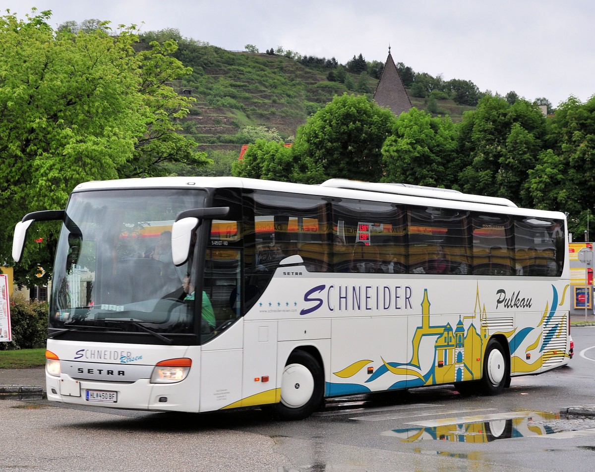 Setra 415 GT-HD von Schneider Reisen aus �sterreich am 17. Mai 2014 in Krems gesehen.