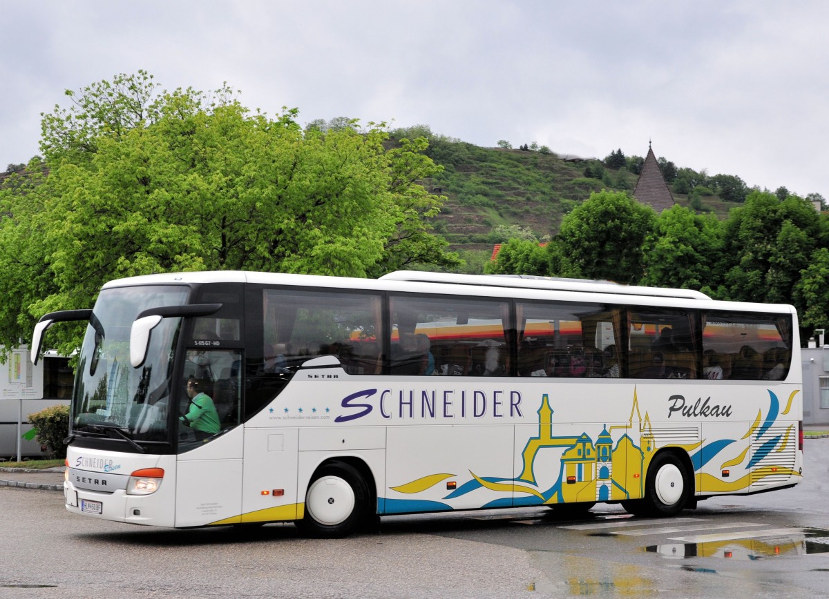 Setra 415 GT-HD von Schneider Reisen aus �sterreich am 17. Mai 2014 in Krems gesehen.