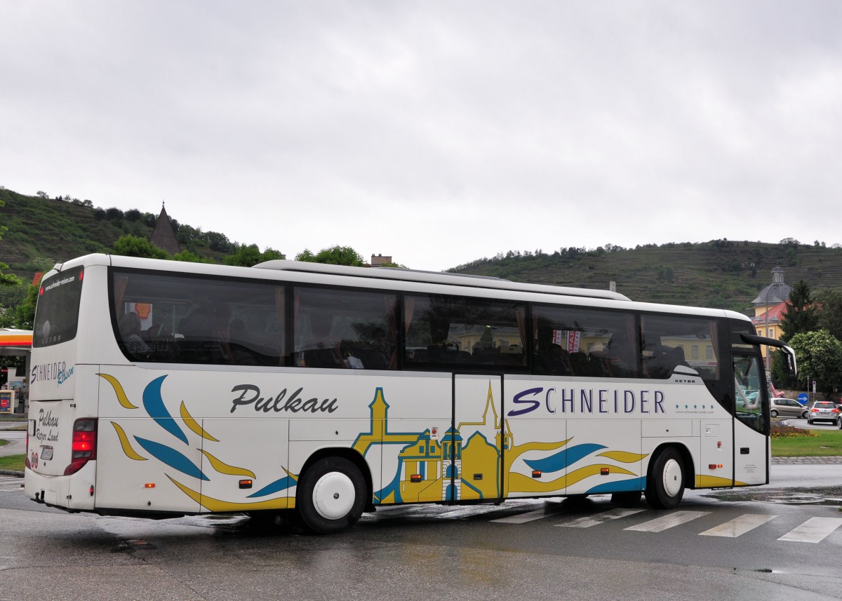 Setra 415 GT-HD von Schneider Reisen aus �sterreich am 17. Mai 2014 in Krems gesehen.