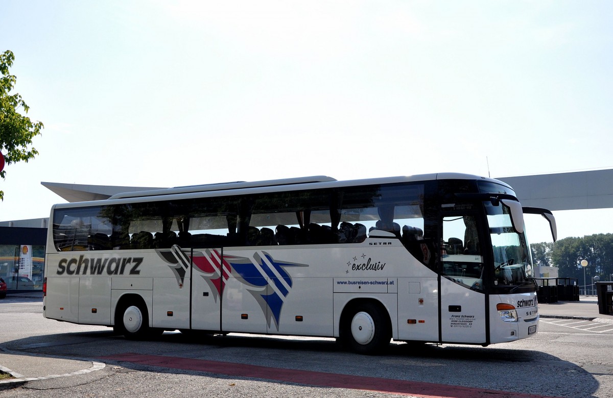 Setra 415 GT-HD von SCHWARZ Busreisen aus �sterreich im August 2013 in Krems gesehen.
