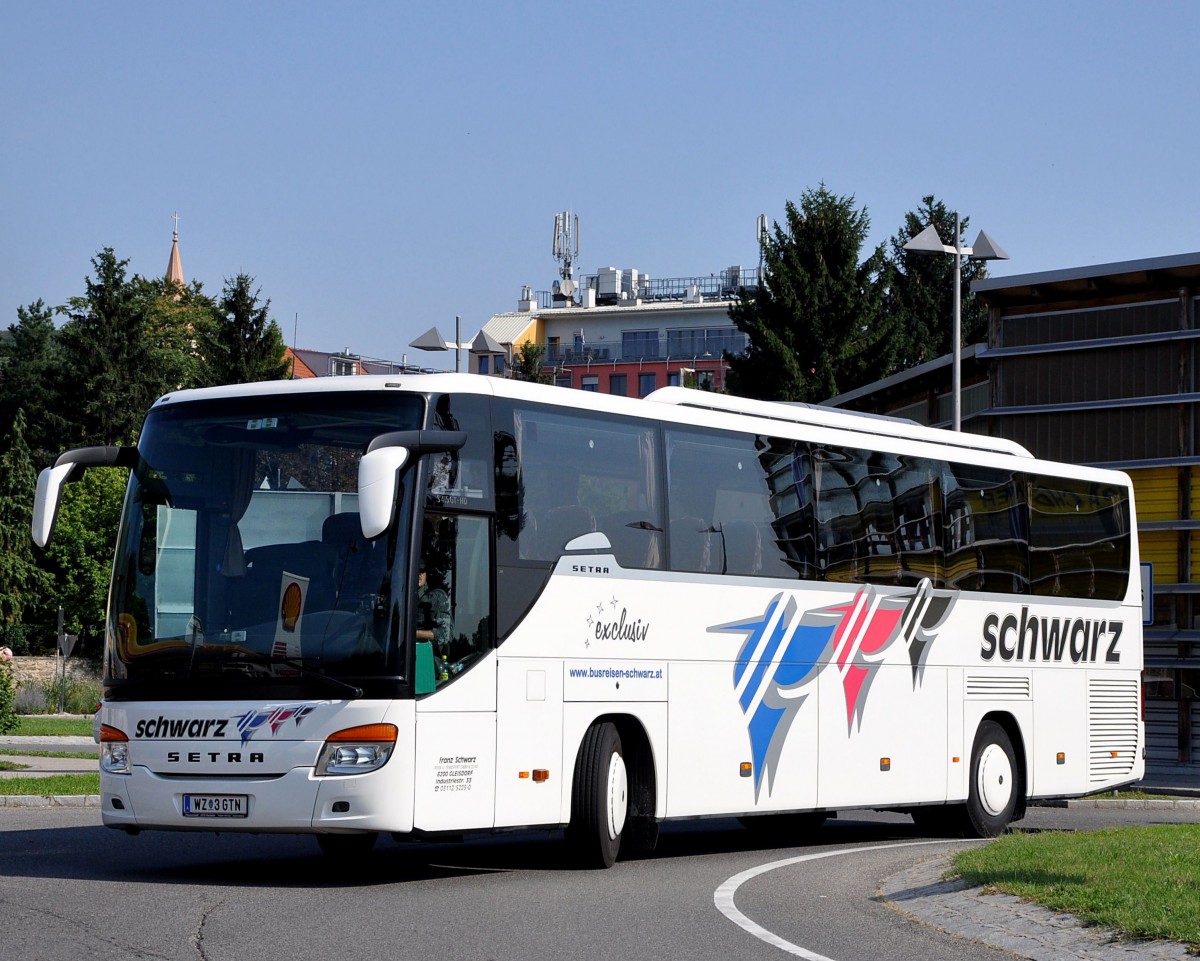 Setra 415 GT-HD von SCHWARZ Busreisen aus �sterreich im August 2013 in Krems gesehen.
