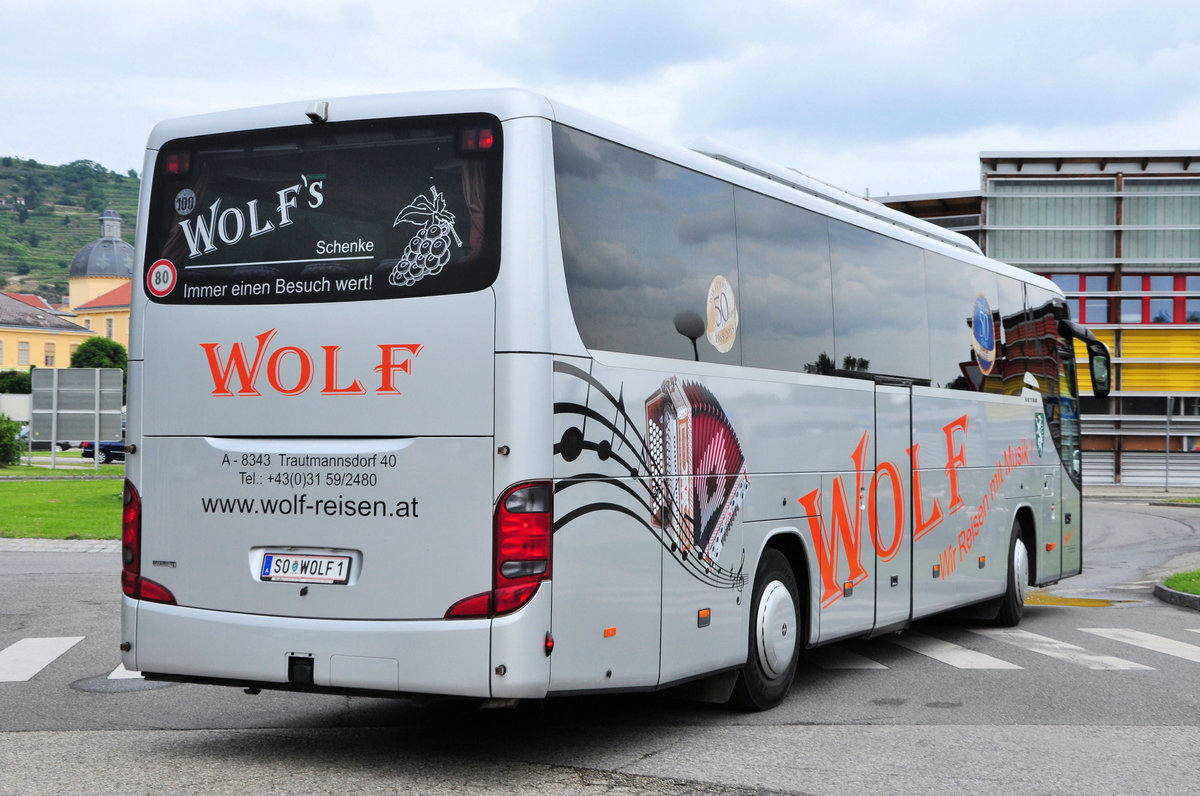 Setra 415 GT-HD von WOLF Reisen aus �sterreich in Krems unterwegs.