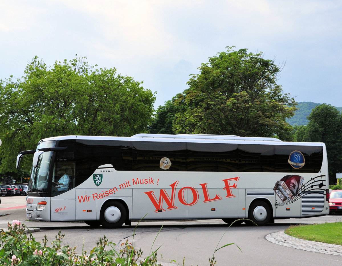 Setra 415 GT-HD von WOLF Reisen aus �sterreich in Krems unterwegs.