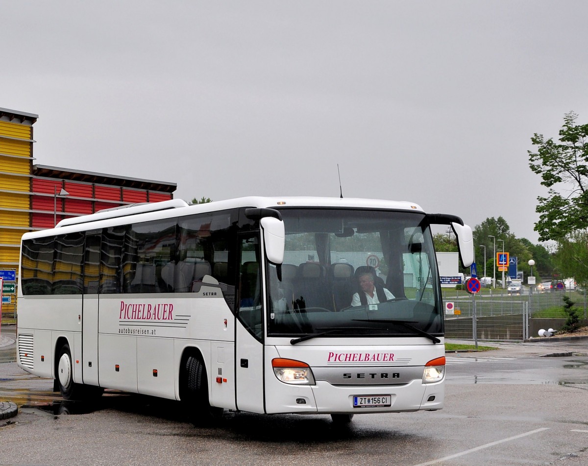 Setra 415 GT von Pichelbauer aus Nieder�sterreich am 17.Mai 2014 in Krems.
