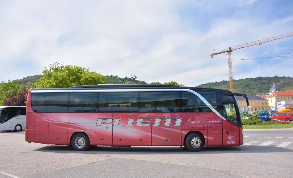 Setra 415 HD von PLIEM Reisen aus �sterreich in Krems.