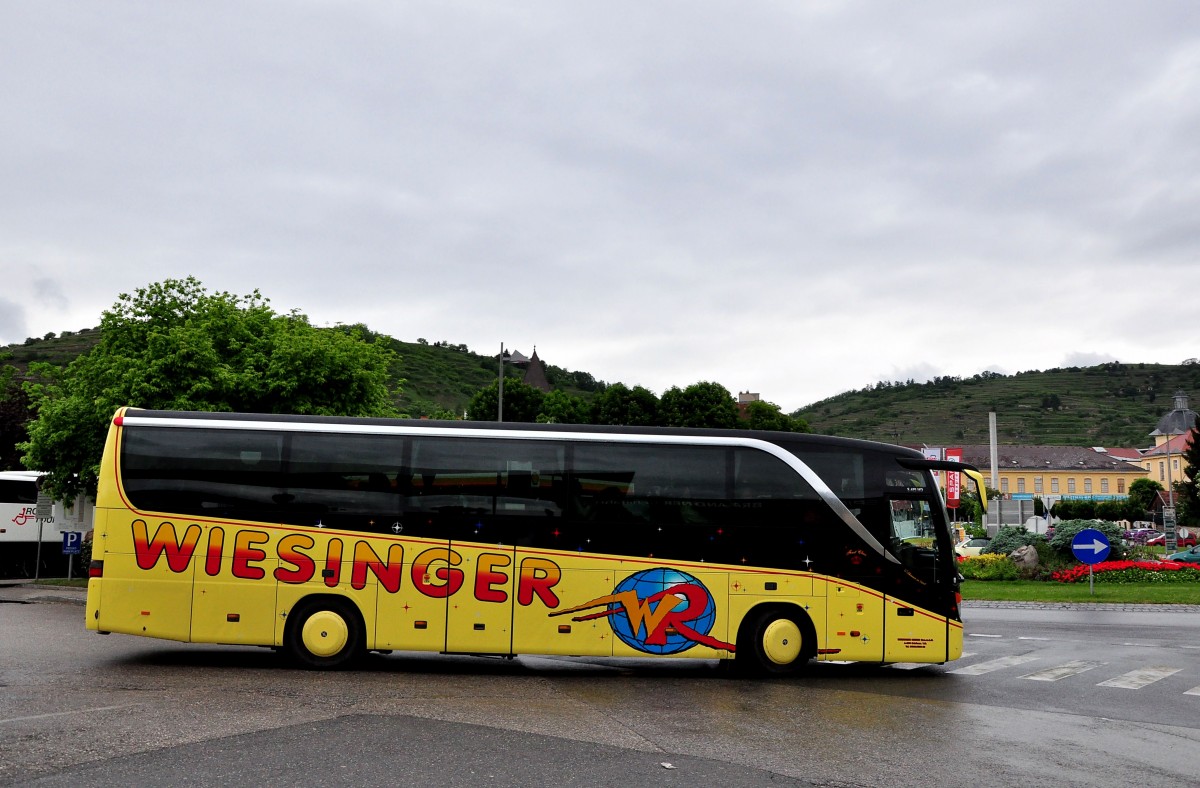 Setra 415 HD von Wiesinger Reisen aus �sterreich am 20.5.2015 in Krems.