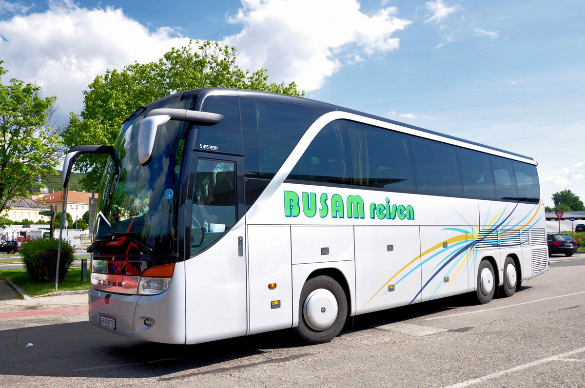 Setra 415 HDH von Busam Reisen aus �sterreich in Krems.