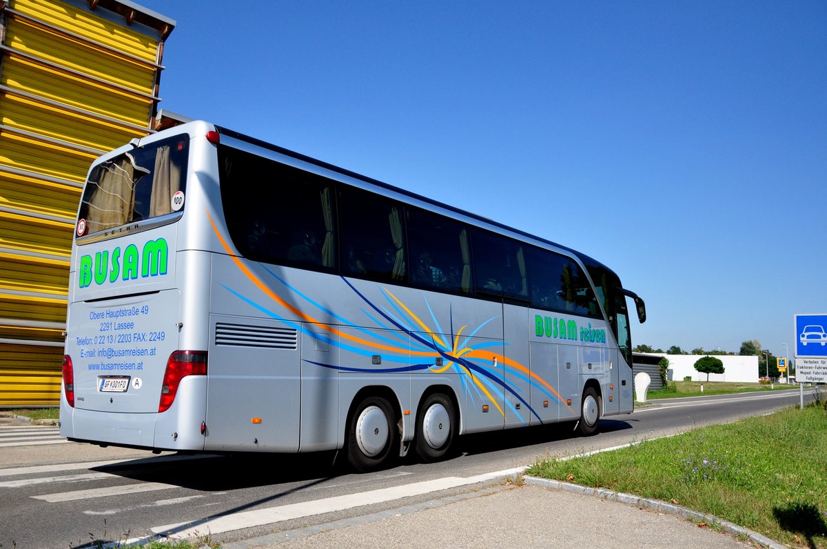 Setra 415 HDH von BUSAM Reisen aus �sterreich in Krems unterwegs.