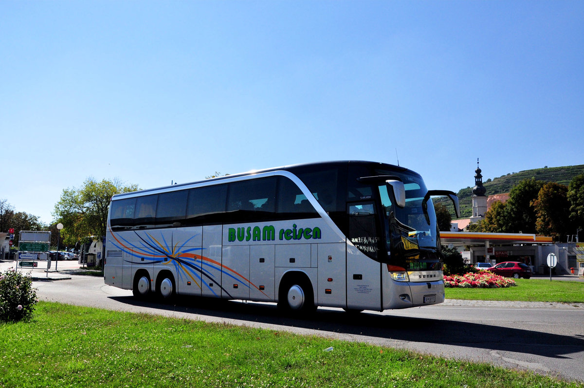 Setra 415 HDH von BUSAM Reisen aus �sterreich in Krems unterwegs.