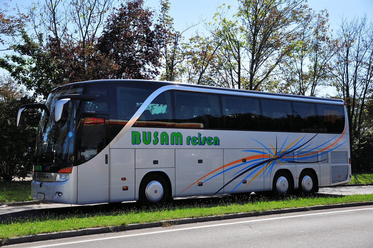 Setra 415 HDH von BUSAM Reisen aus �sterreich in Krems unterwegs.