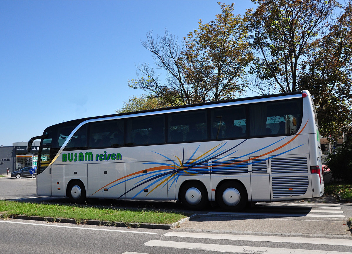 Setra 415 HDH von BUSAM Reisen aus �sterreich in Krems unterwegs.