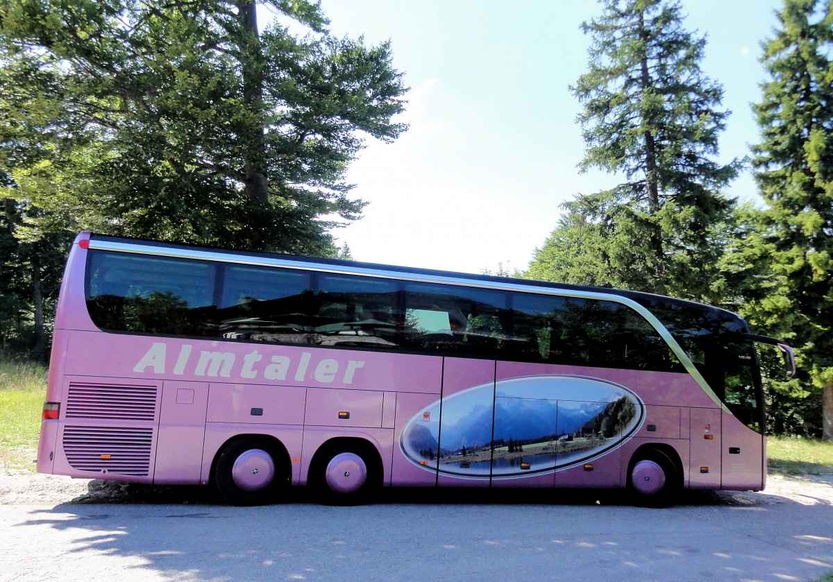 Setra 415 HDH von Erich ECKMAIR  Almtaler  aus Ober�sterreich im August 2013 in Gr�nau gesehen.