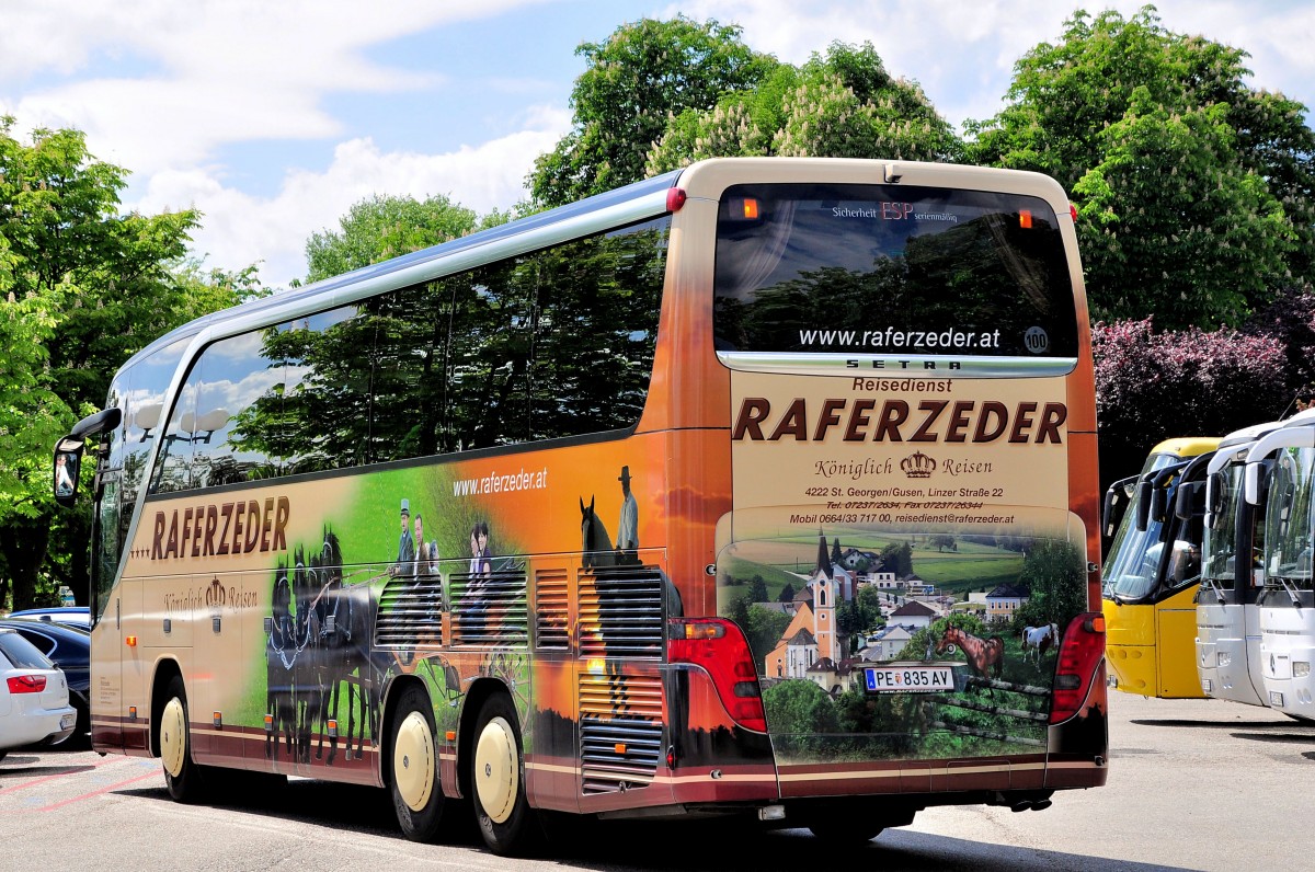 Setra 415 HDH von Raferzeder aus �sterreich am 10.Mai 2014 in Krems gesehen.