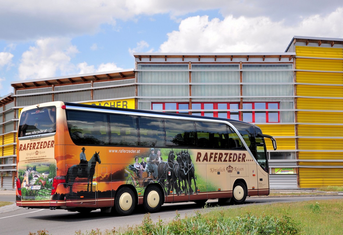 Setra 415 HDH von Raferzeder aus �sterreich am 10.Mai 2014 in Krems gesehen.