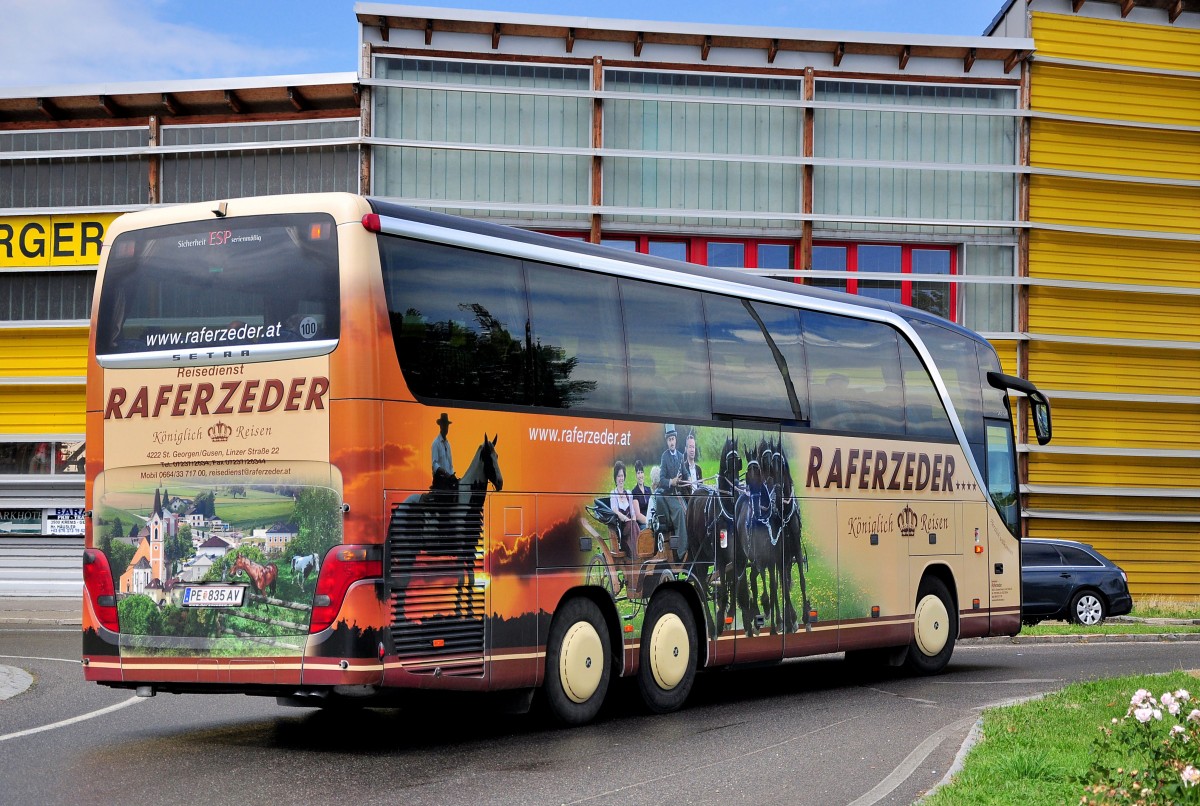 Setra 415 HDH von Raferzeder Reisen aus �sterreich am 12.Juli 2014 in Krems.