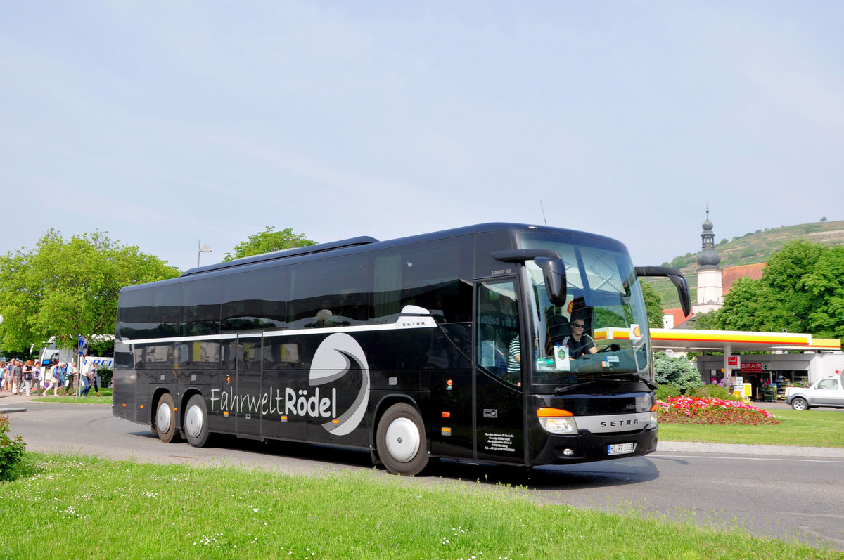 Setra 416 GT-HD von der Fahrwelt R�DEl aus der BRD in Krems unterwegs.
