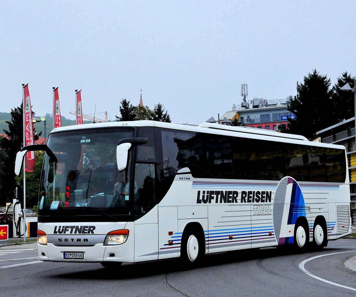 Setra 416 GT-HD von L�ftner Reisen aus Tirol in Krems gesehen.