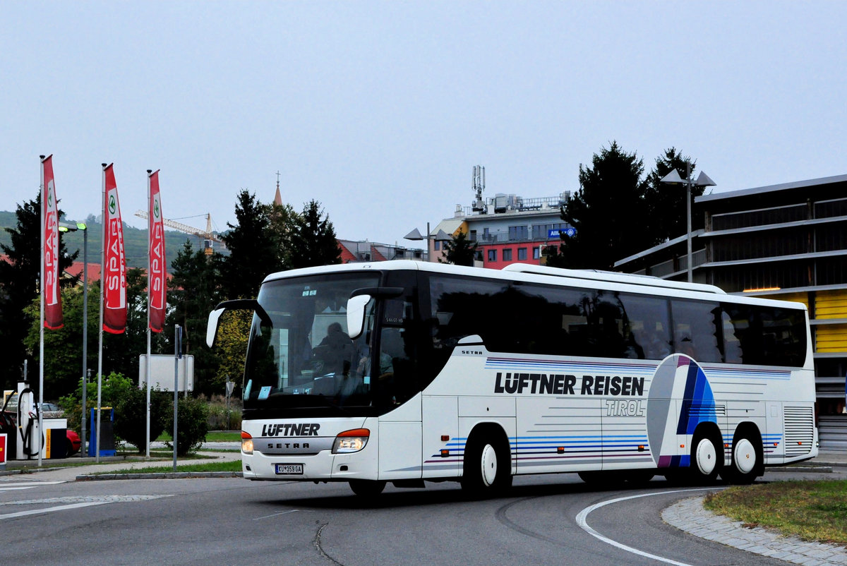 Setra 416 GT-HD von L�ftner Reisen aus Tirol in Krems gesehen.