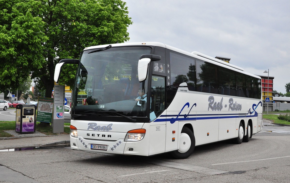 Setra 416 GT-HD von Raab Reisen aus �sterreich am 21.5.2015 in Krems.
