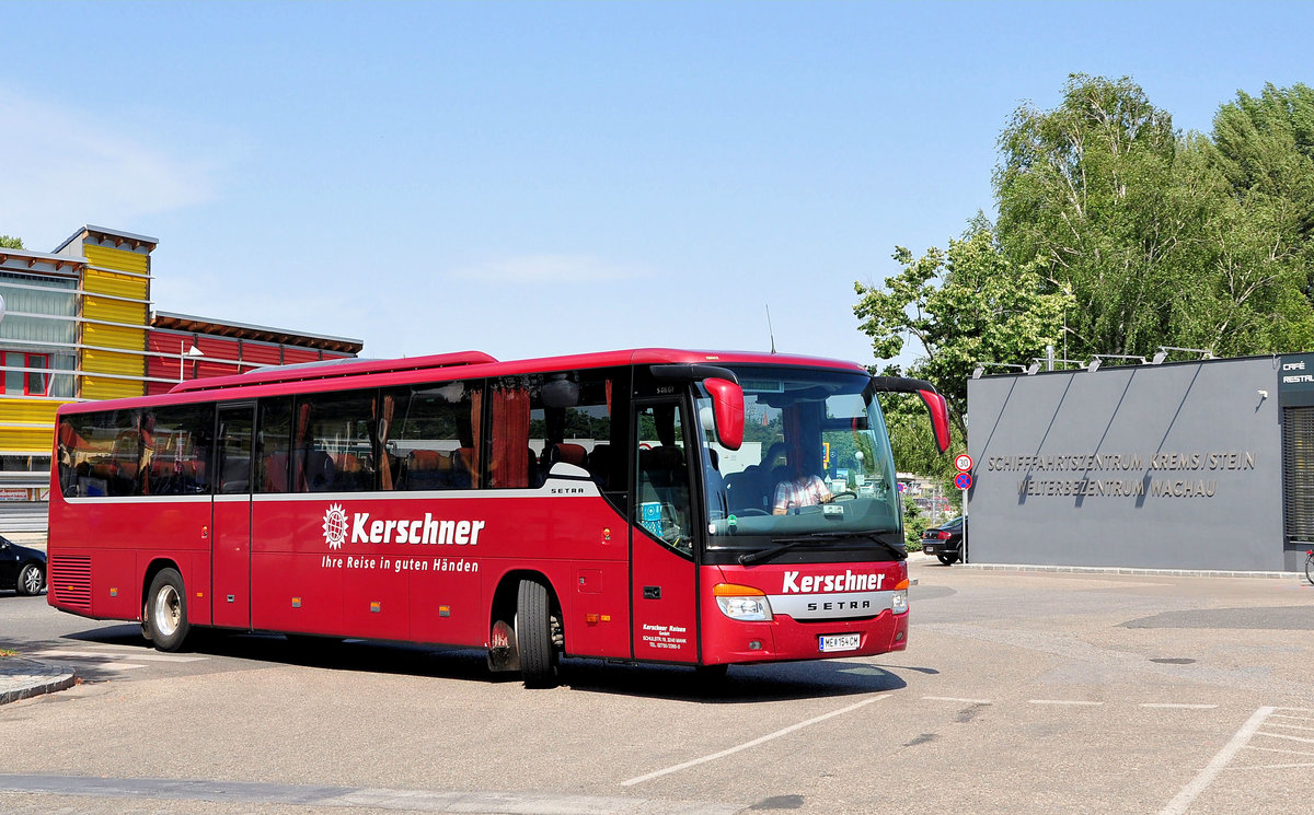 Setra 416 GT von Kerschner Reisen aus Nieder�sterreich in Krems gesehen.