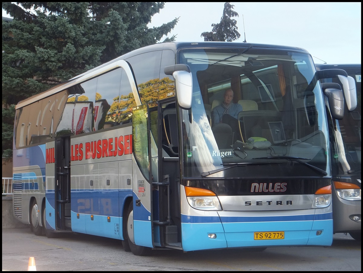 Setra 416 HDH von Nilles aus D�nemark in Sassnitz. 