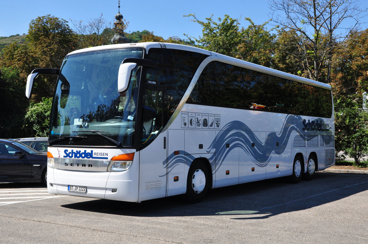 Setra 416 HDH von Sch�del Reisen aus der BRD in Krems gesehen.