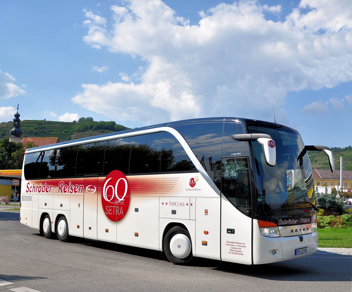 SETRA 416 HDH von SCHR�DER Reisen / Deutschland,August 2013 in Krems.