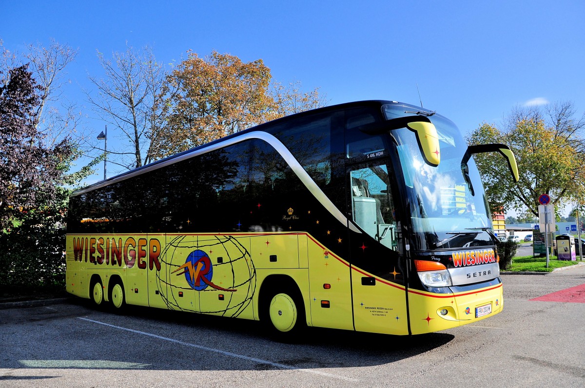 Setra 416 HDH von Wiesinger Reisen aus �sterreich am 20.9.2014 in Krems gesehen.