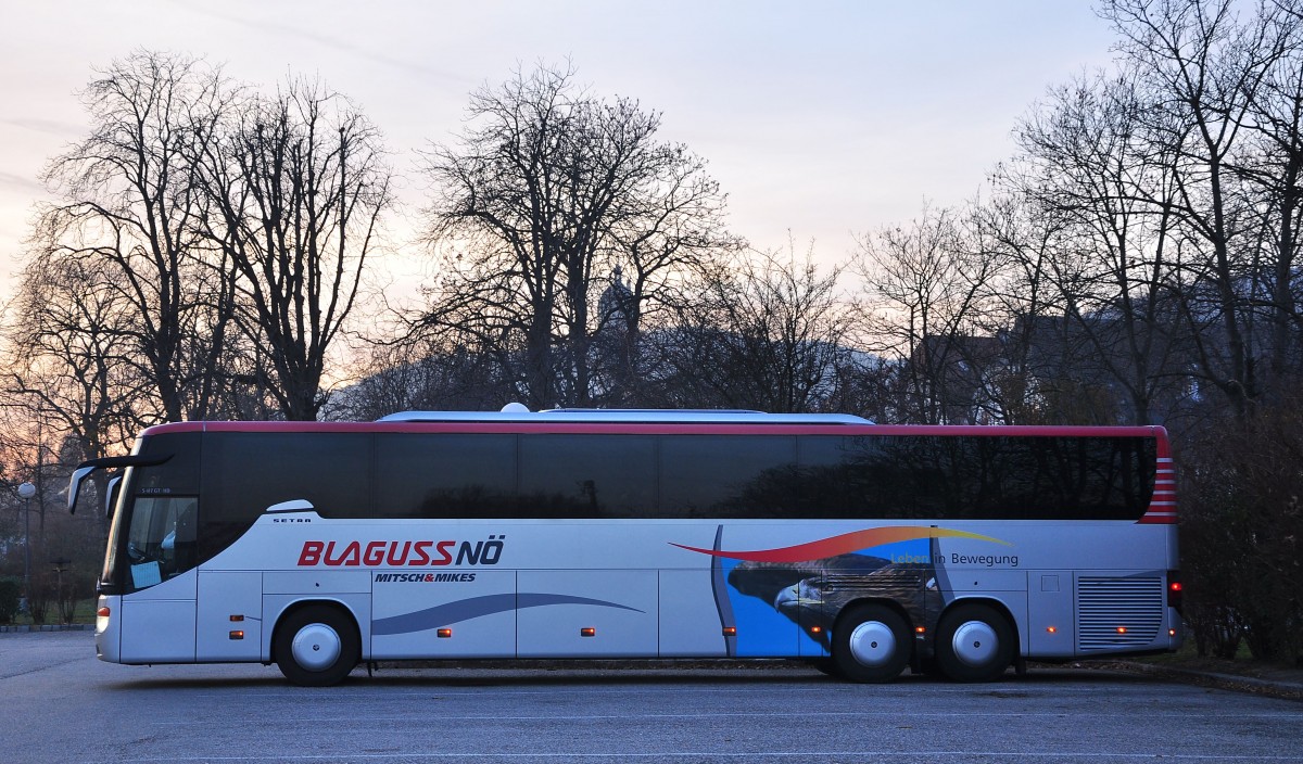 Setra 417 GT-HD von Blaguss/Wien im Dez.2013 in Krems gesehen.